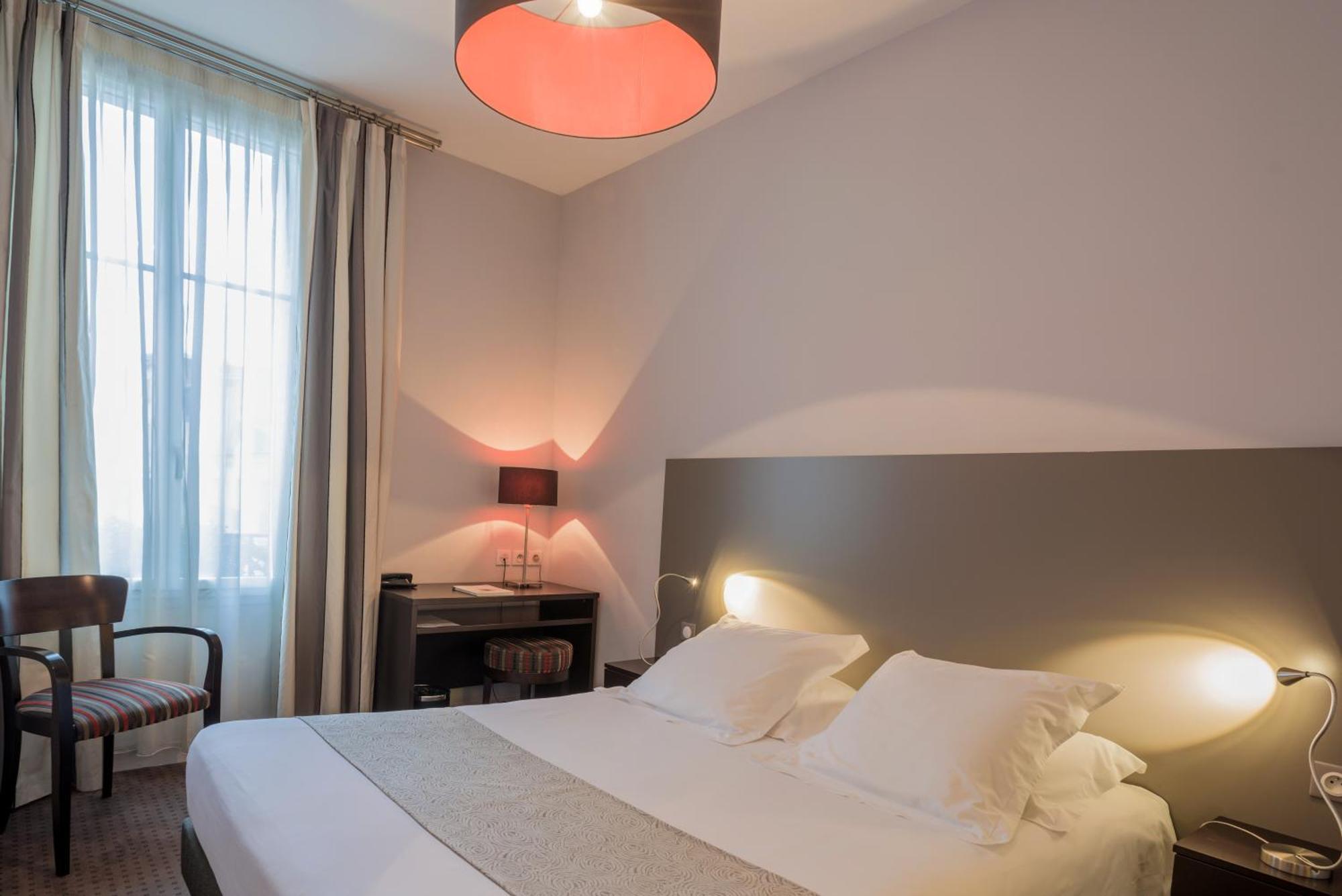 טור Hotel Ronsard מראה חיצוני תמונה